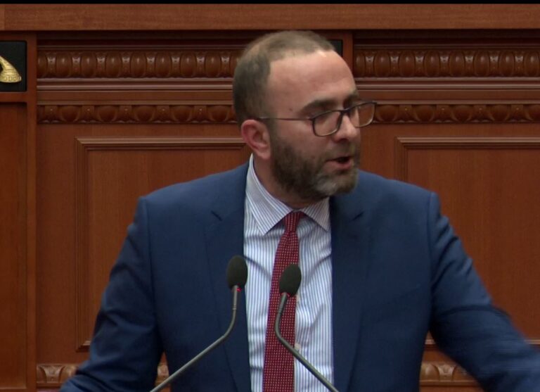 “balluku-po-nderton-nje-shtet-paralel-per-te-penguar-drejtesine”,-bardhi:-po-hetohet-per-11-tendera-me-kosto-1.1-mld-euro!-po-ble-heshtjen-e-bashkepunetoreve