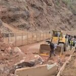 aksi-librazhd-qafe-thane-bllokohet-nga-rreshqitja-e-dherave-dhe-gureve,-policia-apel-per-shmangie-te-qarkullimit