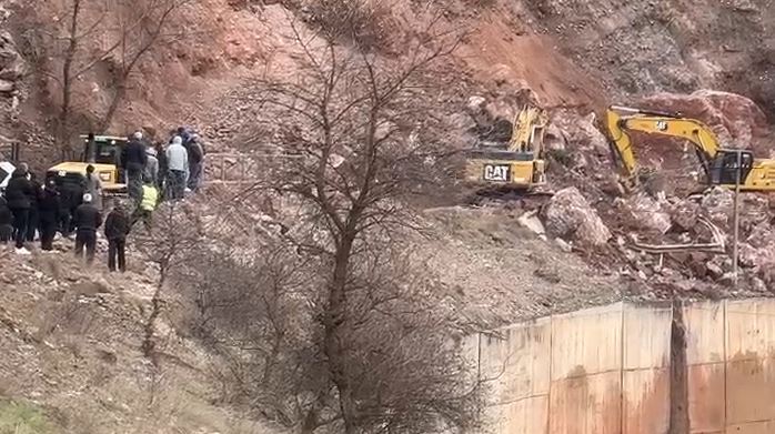 aksi-librazhd-prrenjas-i-paralizuar-prej-3-oresh!-dyshime-per-neglizhence-nga-kompania-ank-dhe-administratoret-agim-dhe-ndue-kola