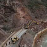 video/-bllokimi-i-aksit-librazhd-prrenjas!-fadromat-hedhin-dherat-dhe-shkembinjte-ne-ujerat-e-lumit-shkumbin