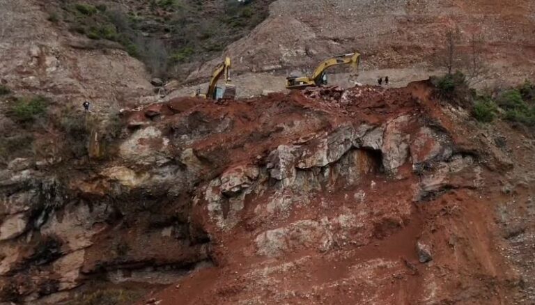 bllokim-i-qarkullimit-ne-“kthesat-e-dragostunjes”,-policia:-drejtuesit-te-perdorin-aksin-maliq–lozhan-elbasan