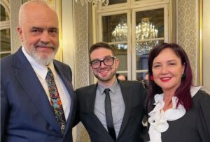 “shoqeria-civile,-strukture-mercenare-per-te-dobesuar-opoziten”,-lisander-hoxha:-kush-beson-se-nje-front-i-gjere-me-njerezit-e-sorosit-mund-te-rrezoje-qeverine,-gabon-rende