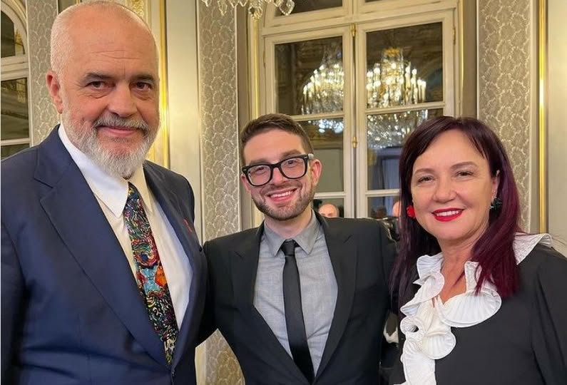 “shoqeria-civile,-strukture-mercenare-per-te-dobesuar-opoziten”,-lisander-hoxha:-kush-beson-se-nje-front-i-gjere-me-njerezit-e-sorosit-mund-te-rrezoje-qeverine,-gabon-rende