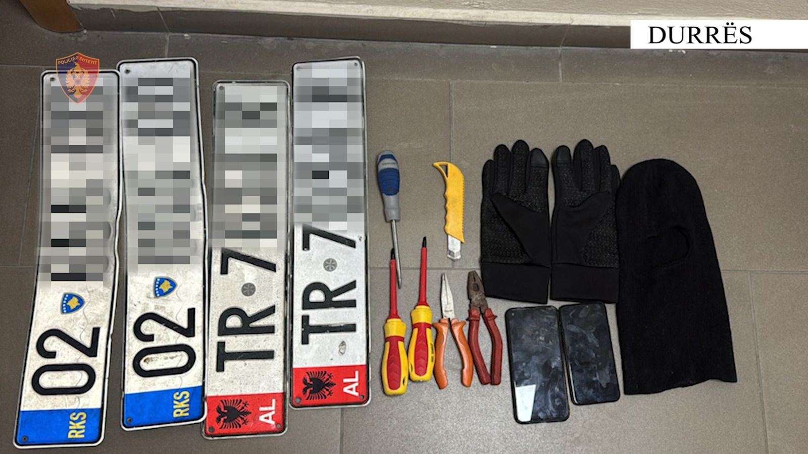 vidhte-targa-automjetesh-te-shqiperise-dhe-te-kosoves,-arrestohet-‘skifteri’-ne-durres