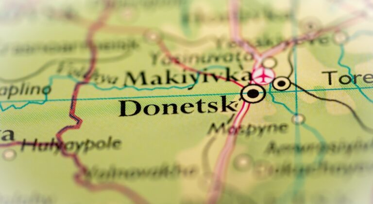 sa-larg-eshte-paqja?-kremlini-presion-mbi-administraten-trump,-donetsku,-pika-kyce-ne-negociatat-per-ukrainen