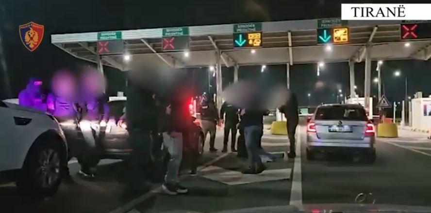 tirane/-u-mori-2500-euro-per-t’i-transportuar-drejt-italise,-41-vjecari-maqedonas-kapet-me-dy-emigrante-ne-makine