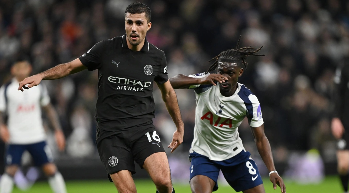 ngecen-ndaj-tottenham,-“shperthen”-rodri:-ne-anglia-duan-te-fitoje-arsenal-(video)