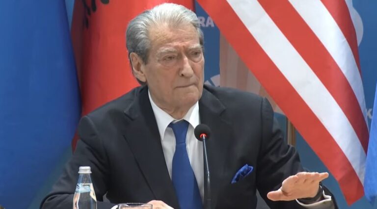 “dosja-e-akshi-t,-me-e-papara-ne-europe”,-berisha:-baxhanaku-i-rames-eshte-strumbullari!-mirlinda-e-akshi-t,-prestanome-e-lindes-se-surrelit