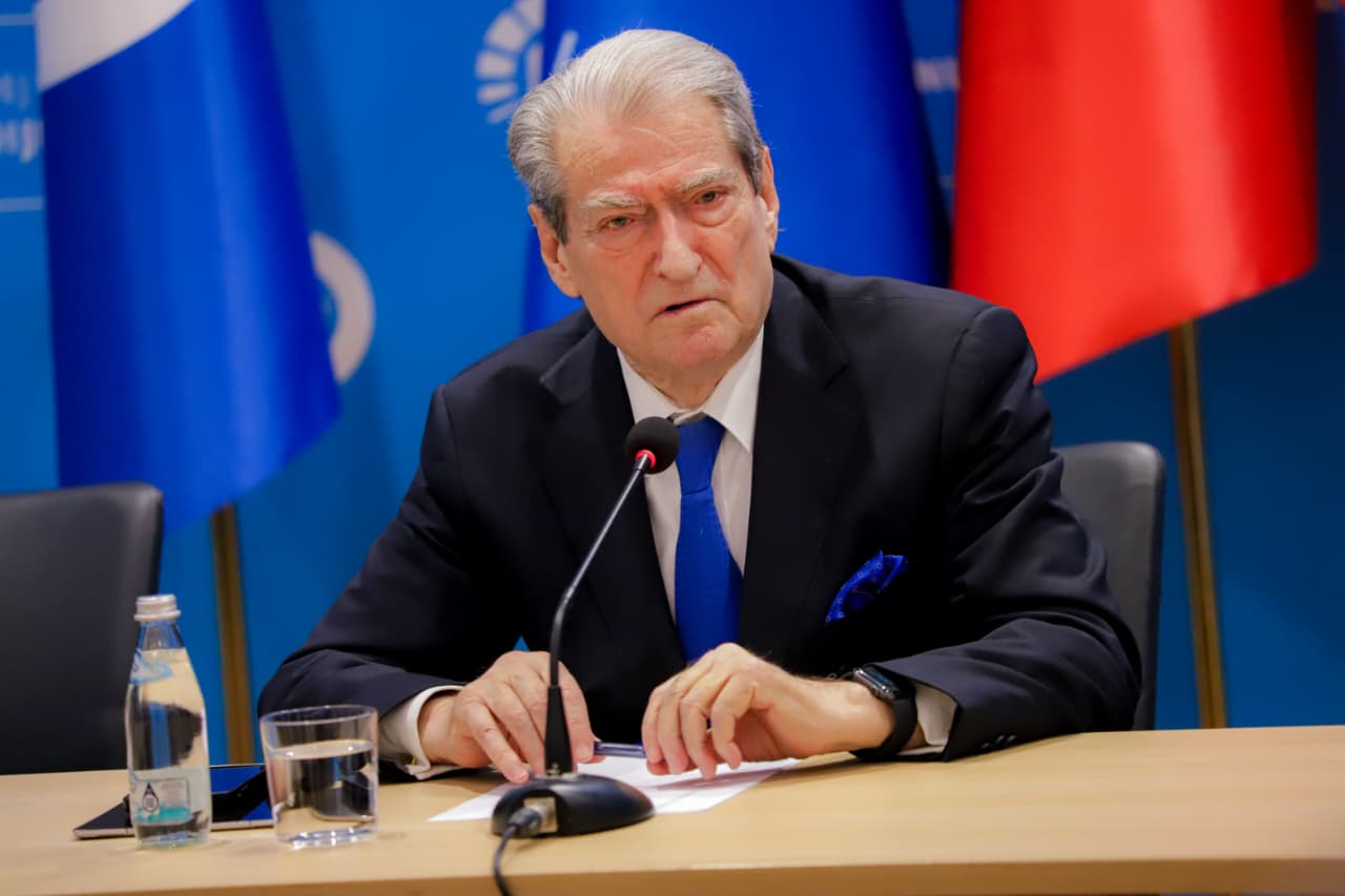 berisha-thirrje-per-mobilizim:-10-shkurti,-dite-kyce-e-kryengritjes-kunder-regjimit