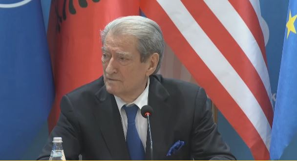 “bajlozi-i-zi!”,-berisha-ne-mbledhjen-e-grupit:-rama-u-damkos-ne-ke,-kreret-e-grupeve-parlamentare-anuluan-takimet-me-te-se…