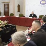 17-anetare-dhe-nje-kryetar/-opozita-bojkoton-serish-territorialen,-ndryshimi-i-perberjes-se-komisionit-neser-ne-kuvend,-mazniku:-te-fitojme-kohen-e-humbur