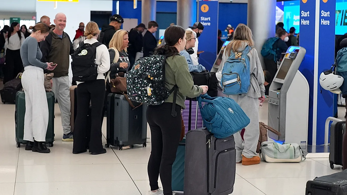 frike-nga-kaosi-i-sezonit-turistik,-zbatimi-i-sistemit-te-hyrje-daljes-ne-be-shtyhet-deri-ne-shtator