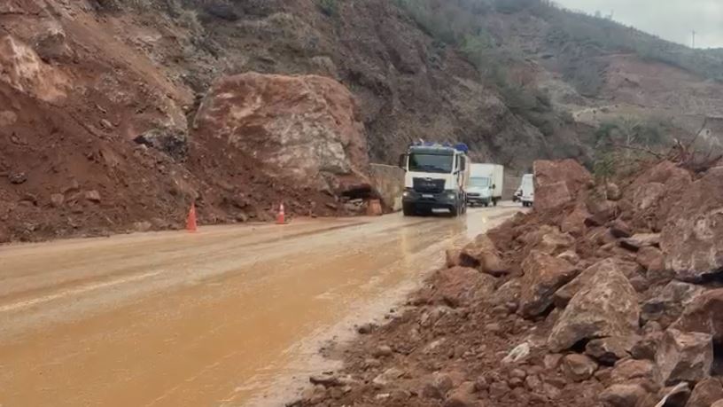 rreziku-mbetet-i-pranishem-ne-“kthesat-e-dragostunjes”,-qarkullim-me-veshtiresi-dhe-mungese-masash-sigurie