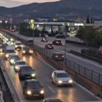 trafik-i-renduar/-radhe-kilometrike-automjetesh-ne-autostraden-durres-tirane-(video)