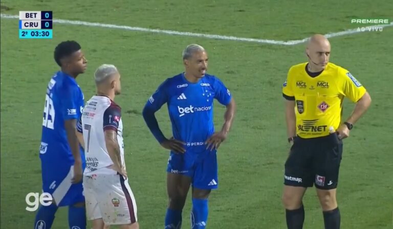 ndodh-ne-brazil!-gjyqtari-ndal-ndeshjen-per-4-minuta,-portieri-duhet-te-shkoje-me-urgjence-ne-tualet-(video)