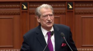 “do-t’ju-marre-rama-me-vete!”,-berisha-socialisteve:-jeni-ushtare!-si-mund-te-mbroni-hajdute-ballukun?