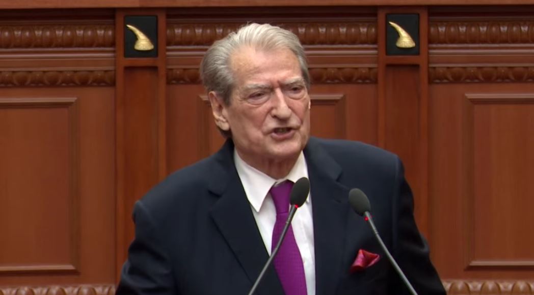 “do-t’ju-marre-rama-me-vete!”,-berisha-socialisteve:-jeni-ushtare!-si-mund-te-mbroni-hajdute-ballukun?