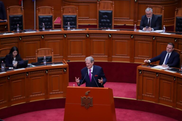 berisha-u-drejtohet-deputeteve-te-ps:-ju-po-mbroni-ramen,-por-rama-do-u-marre-me-vete