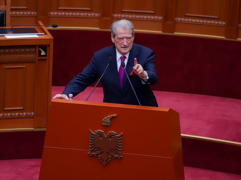 fjalimi-i-fuqishem-i-berishes-ne-kuvend:-ju-jeni-e-keqja-banale,-zbatoni-si-automat-urdhrat-e-ramaduros-dhe-beheni-sherbetore-te-lubise