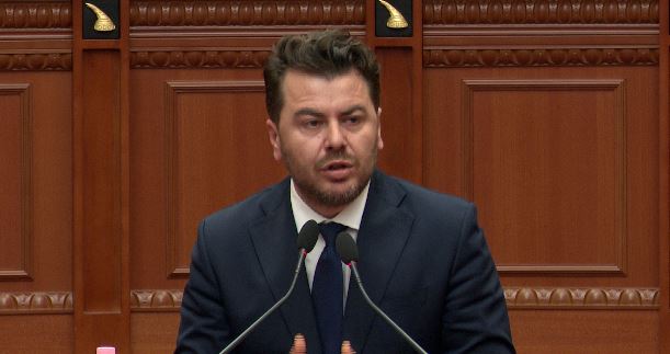 “shqiptareve-po-u-grabiten-pronat!”/-kapri-denoncon-nga-kuvendi:-balluku-nen-hetim-firmosi-per-resortin-ne-rrjoll-te-shkodres.-ne-pogradec-u-zaptuan…