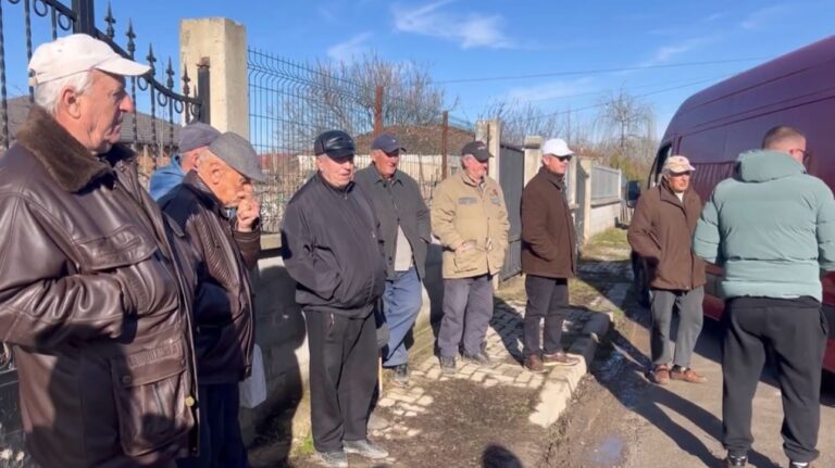 alarm-ne-maliq!-uji-i-pijshem-ne-terove-e-pendavinj-me-ere-te-rende-dhe-ngjyre,-banoret:-po-helmohemi