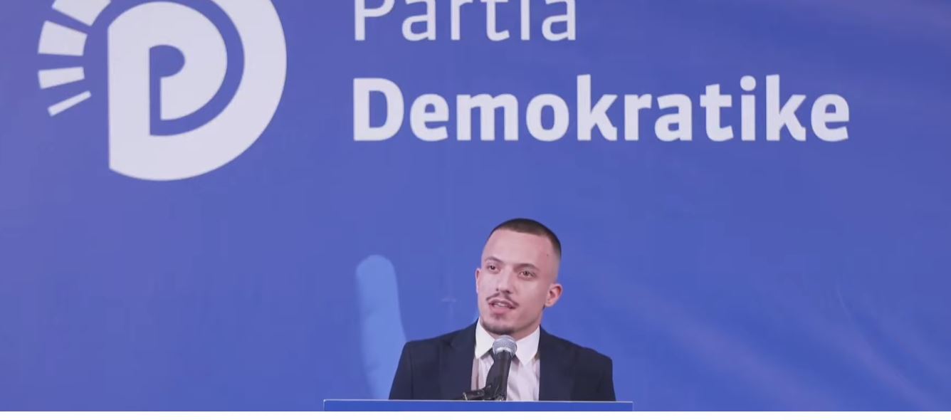 takimi-i-salianjit-ne-fier/-anetari-i-frpd-kritik-ndaj-berishes:-demokratet-jane-shitur!-ne-fillim-duhet-te-rrezojme-ata-qe-qeveria-i-ka-futur-si-kale-troje-ne-pd