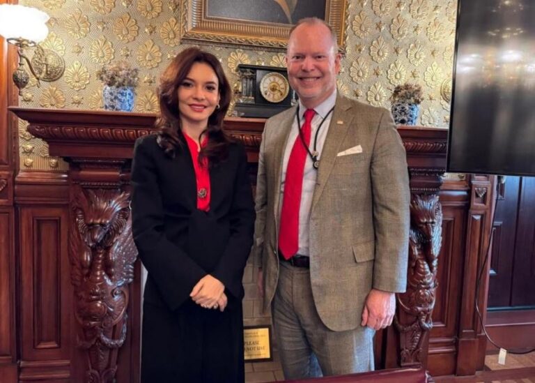 spiropali-pritet-ne-shtepine-e-bardhe-nga-asistenti-special-i-presidentit-trump