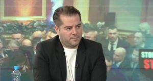 spak-kerkon-arrestimin,-zvarritja-e-ceshtjes-“balluku”/-gazetari-bala:-keta-po-denojne-per-qimet-e-kashtes,-une-dua-elefantin!-rama-po-pret…