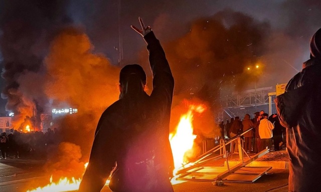 autoritetet-ne-iran-arrestojne-139-shtetas-te-huaj-gjate-protestave