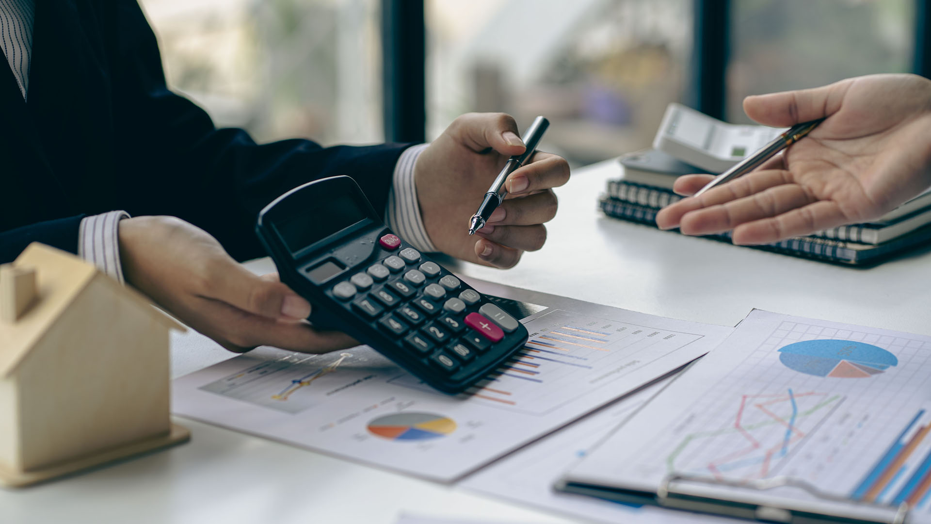 54.5%-e-shqiptareve-nuk-perballojne-1000-euro-shpenzim-te-papritur,-niveli-me-i-larte-ne-rajon