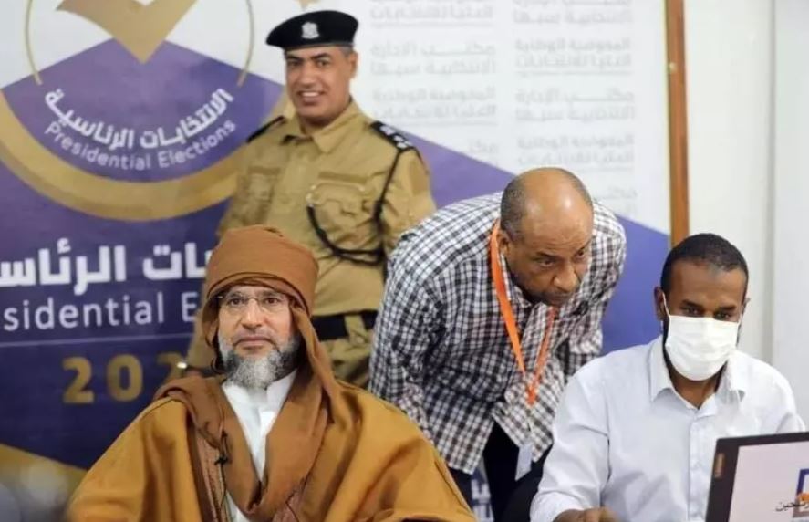 shihej-si-pasardhes-i-mundshem-i-diktatorit/-u-plagos-ne-oborrin-e-shtepise,-nderron-jete-djali-i-muamar-gaddafit