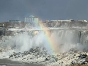 video/-spektakel-i-jashtezakonshem,-ujevara-e-niagares-‘ngrin’-nga-akulli