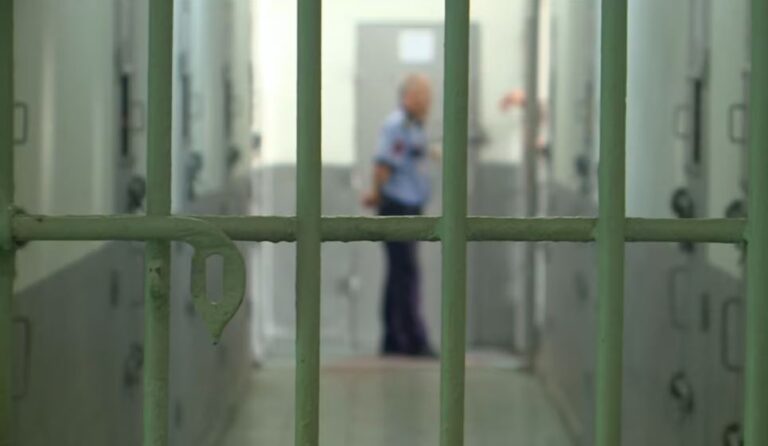 mbi-2-500-te-paraburgosur-ne-shqiperi,-ekspertet-e-kie-kerkojne-reforme-urgjente,-news24-siguron-raportin