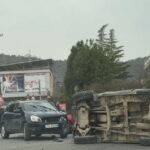 aksident-te-kryqezimi-i-rinasit,-makina-permbyset-ne-mes-te-rruges