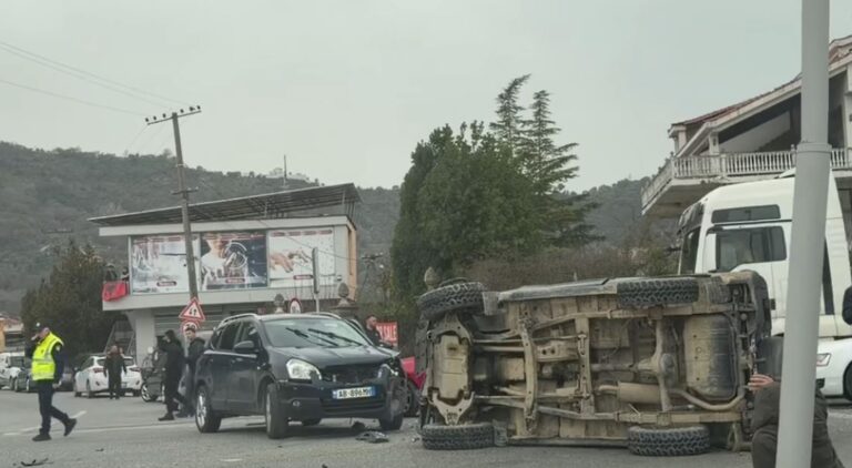 aksident-te-kryqezimi-i-rinasit,-makina-permbyset-ne-mes-te-rruges