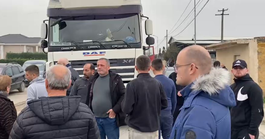 video/-problematika-me-rrugen-e-zones,-banoret-e-luzit-vijojne-protestat