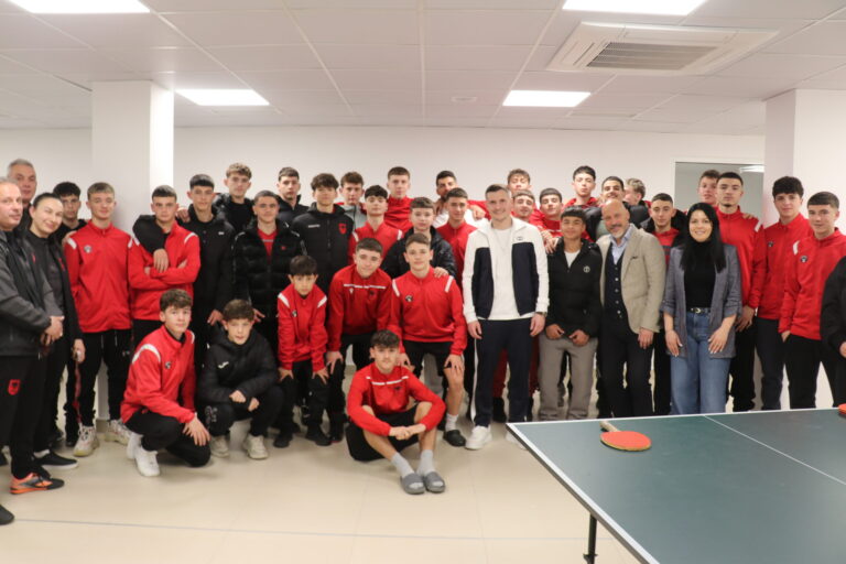 elite-youth-development-academy-mirepret-taulant-xhaken-dhe-jurgen-gjasulen