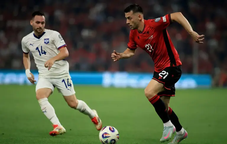 “s’ndjehemi-inferiore,-ndaj-polonise-japim-shpirtin”,-hoxha:-duam-boterorin,-fitorja-ndaj-serbise-me-e-rendesishmja