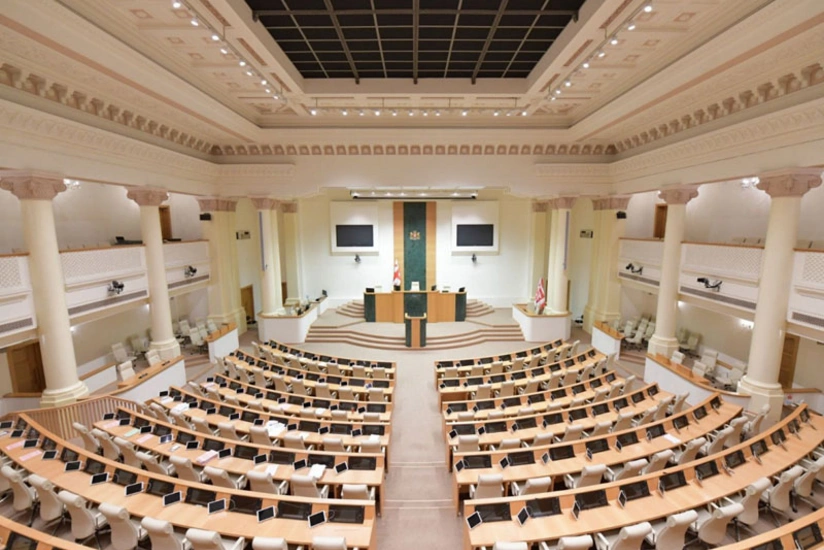 parlamenti-i-gjeorgjise-miraton-ndryshimet-qe-lidhen-me-kalimin-ne-arsimin-11-vjecar