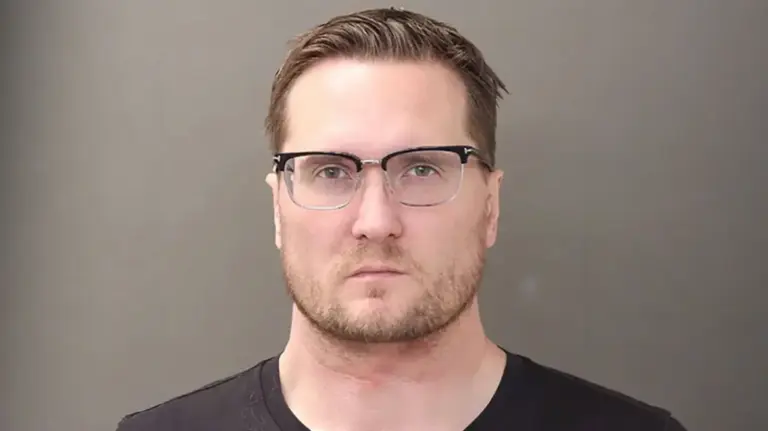 mjeku-amerikan-qellon-ish-gruan-dhe-partnerin-e-saj-te-ri-16-here