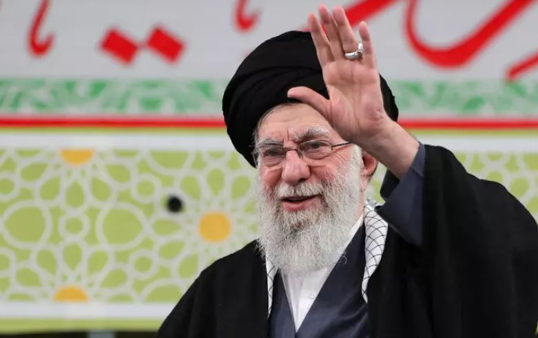 “iranianet-po-negociojne-me-ne”,-trump:-khamenei-duhet-te-jete-i-shqetesuar-tani