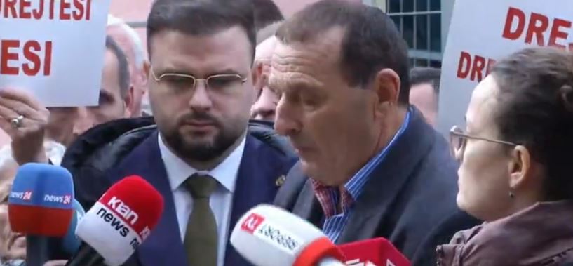 kunder-ndertimit-te-resortit-turistik,-banoret-e-fshatit-rrjoll-ne-velipoje-proteste-para-spak