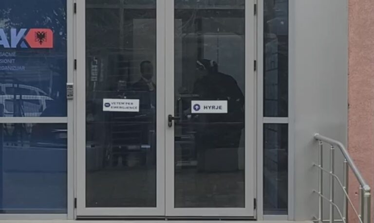 lajmi-i-fundit/-kryetari-i-bashkise-gjirokaster,-flamur-golemi-paraqitet-ne-spak