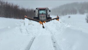 video/-bora-gati-1-meter,-moti-i-keq-‘mberthen’-panaritin,-rruga-ende-e-bllokuar