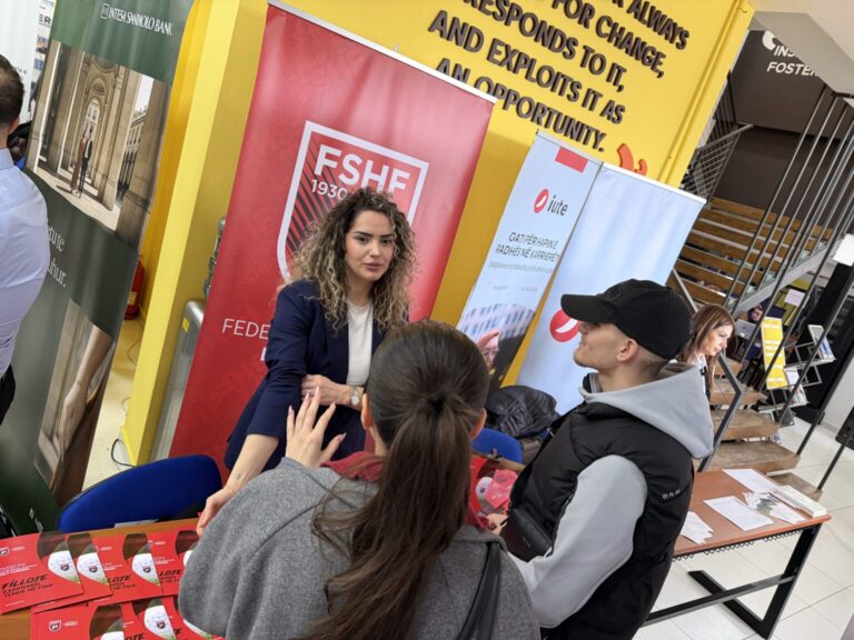 fshf-merr-pjese-ne-panairin-e-punes,-mundesi-te-mira-per-te-rinjte