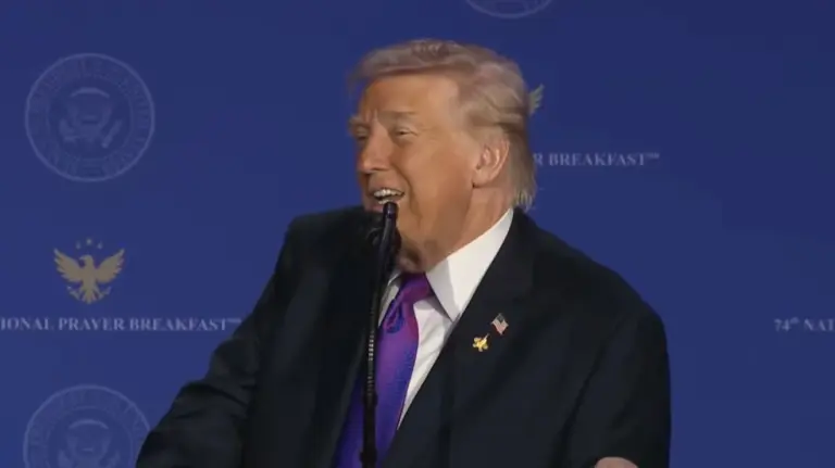 uashington/-trump-ne-mengjesin-kombetar-te-lutjes,-s’i-kursen-ironite:-nuk-jam-kandidati-perfekt,-por-besoj-se-do-te-shkoj-ne-parajse