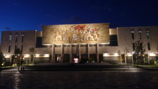 auron-tare:-muzeu-historik-kombetar-i-republikes,-pertej-fasades