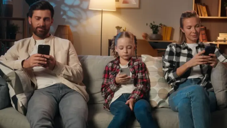 masa-per-te-mbrojtur-te-miturit/-edhe-greqia-shume-prane-vendimit-per-te-ndaluar-perdorimin-e-rrjeteve-sociale-per-grupmoshen-15-vjec