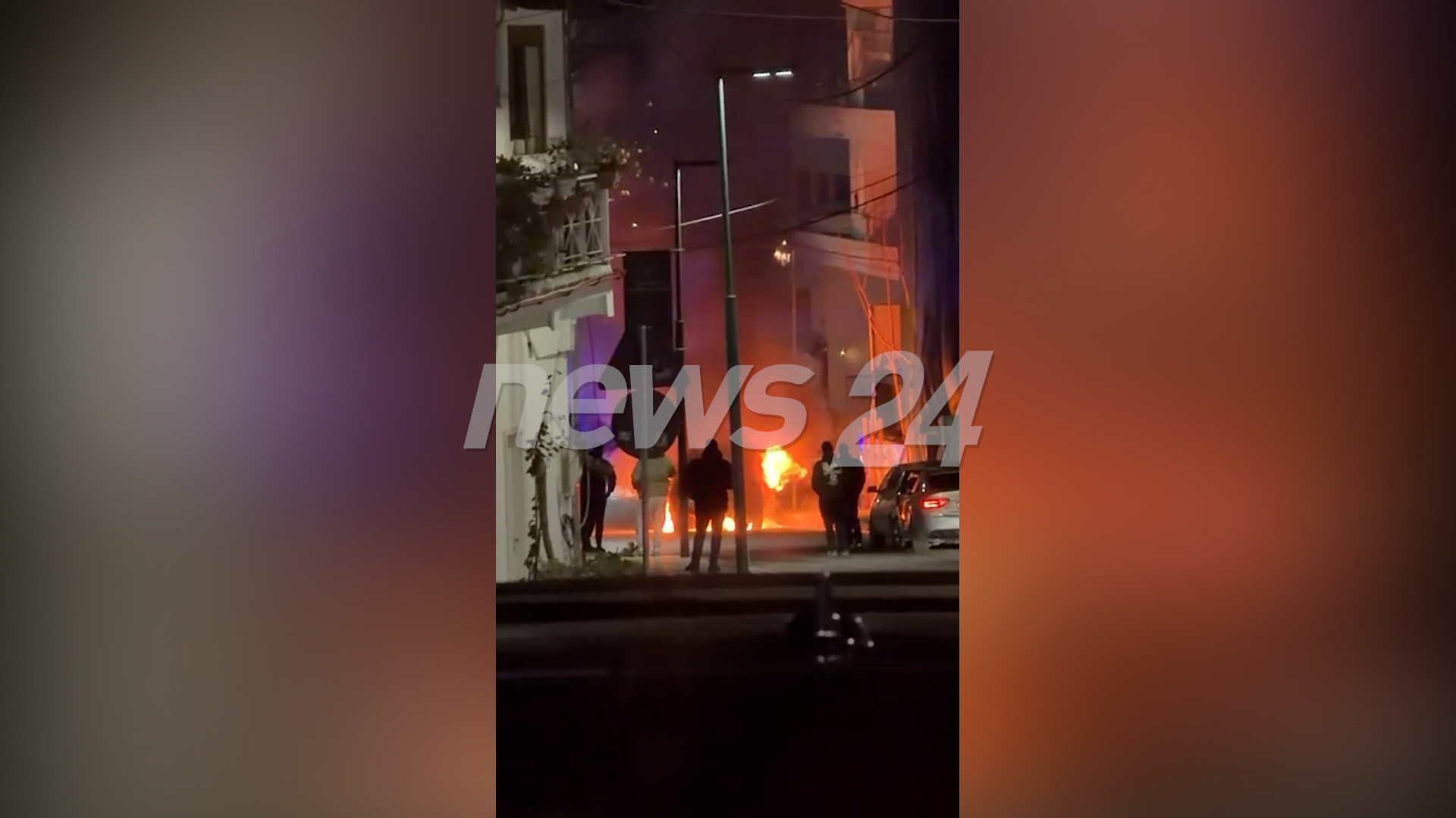 video/-vlore,-shkrumbohet-totalisht-nga-zjarri-nje-automjet-ne-levizje-ne-zonen-e-ujit-te-ftohte,-bllokohet-perkohesisht-qarkullimi-rrugor