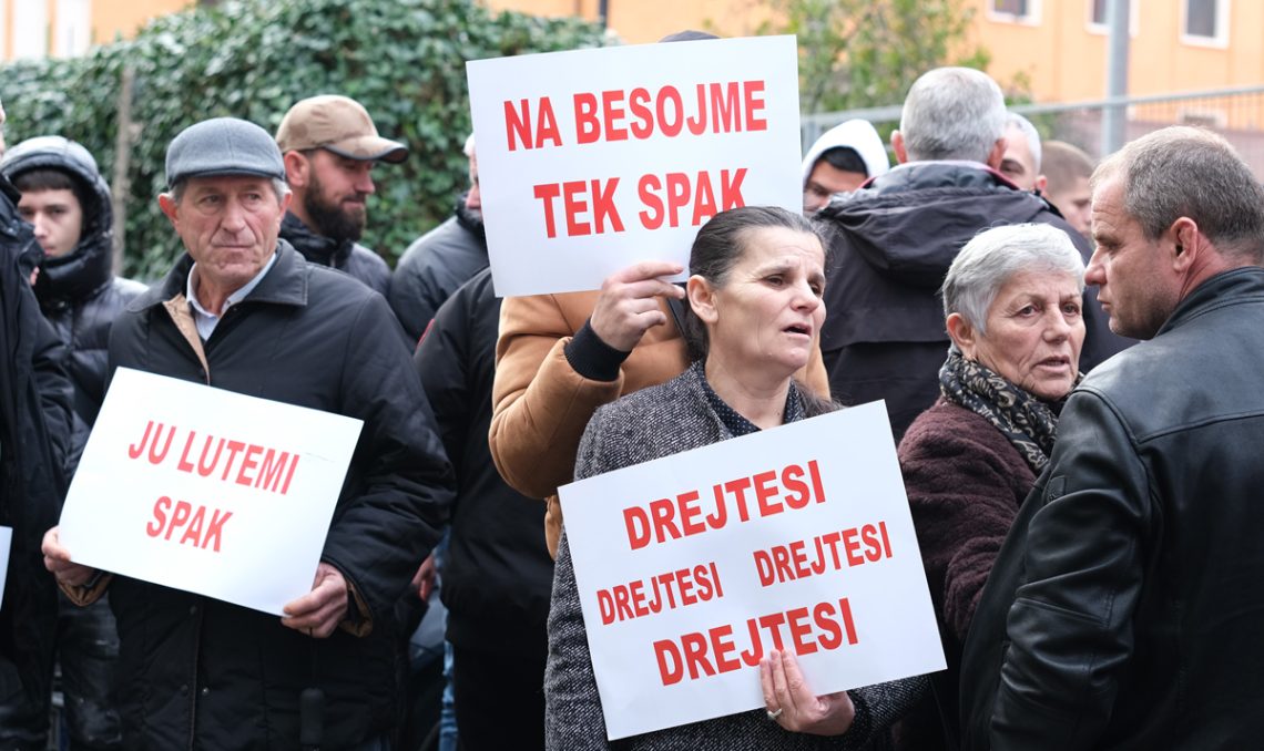 “nen-thirrjet-drejtesi,-drejtesi…”-birn:-banoret-kundershtojne-ndertimin-e-resortit-strategjik-ne-rrjoll-te-velipojes